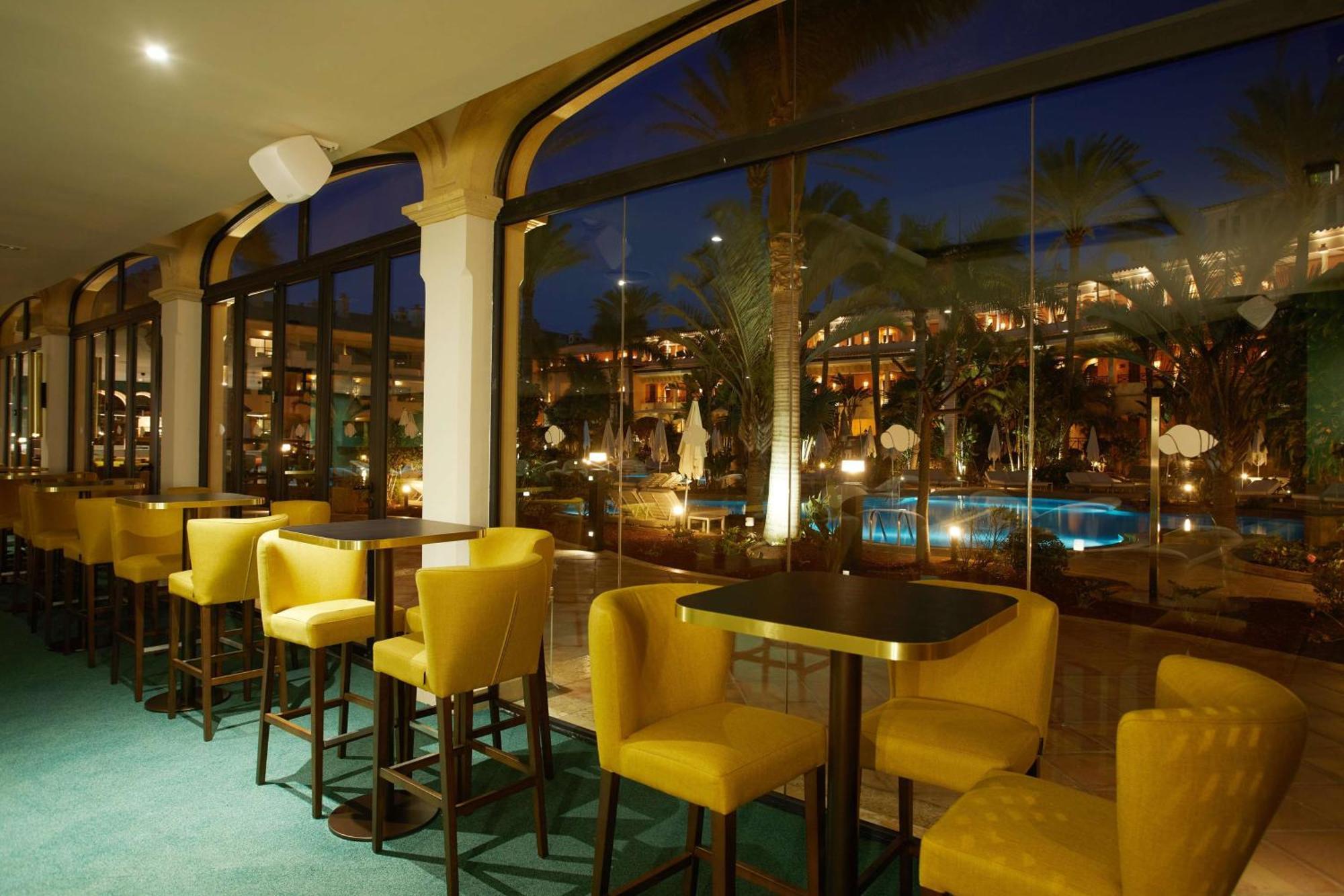 Secrets Bahia Real Resort & Spa Adults Only Corralejo Esterno foto The bar at the hotel