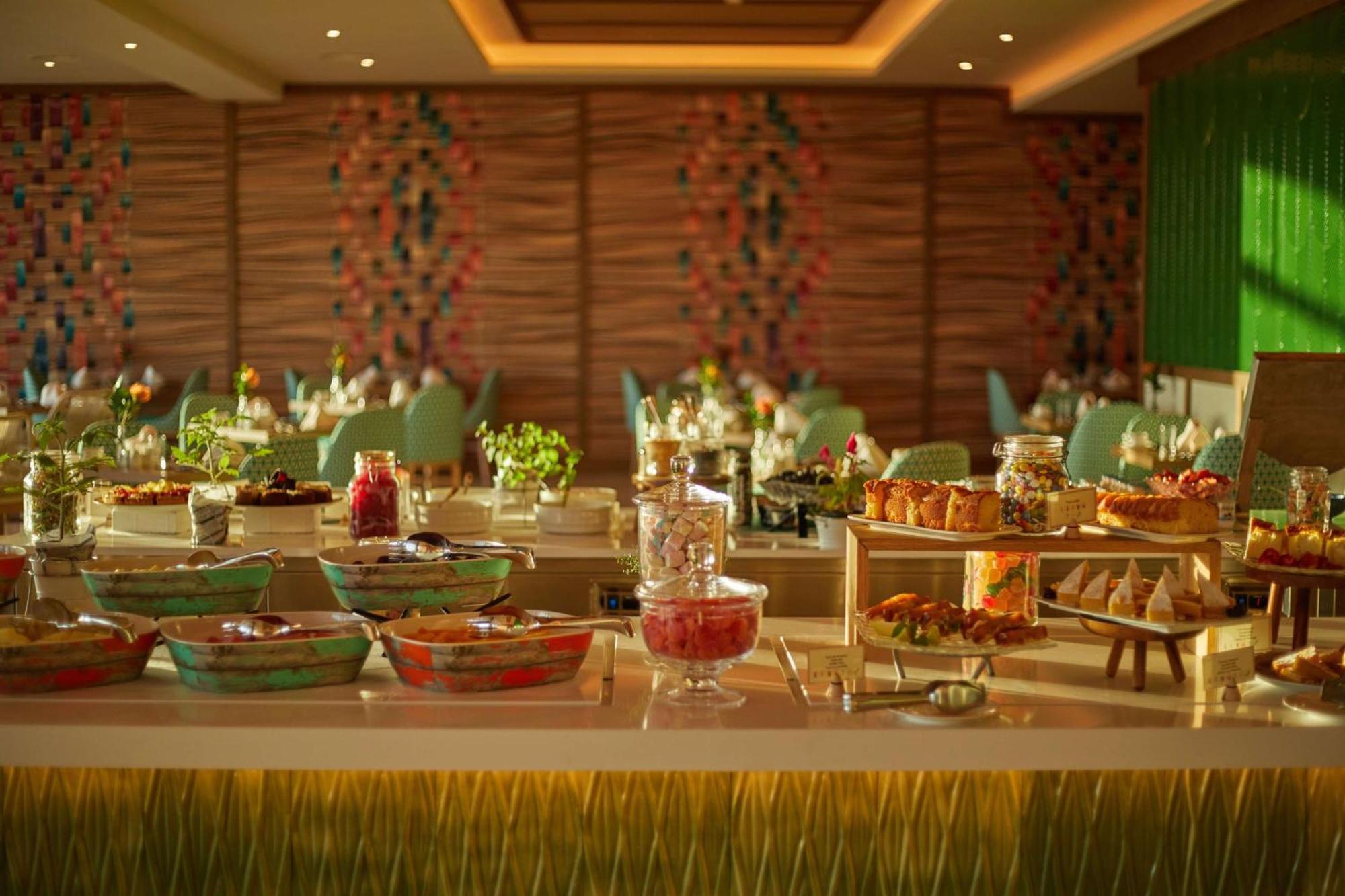 Secrets Bahia Real Resort & Spa Adults Only Corralejo Esterno foto A buffet at a hotel