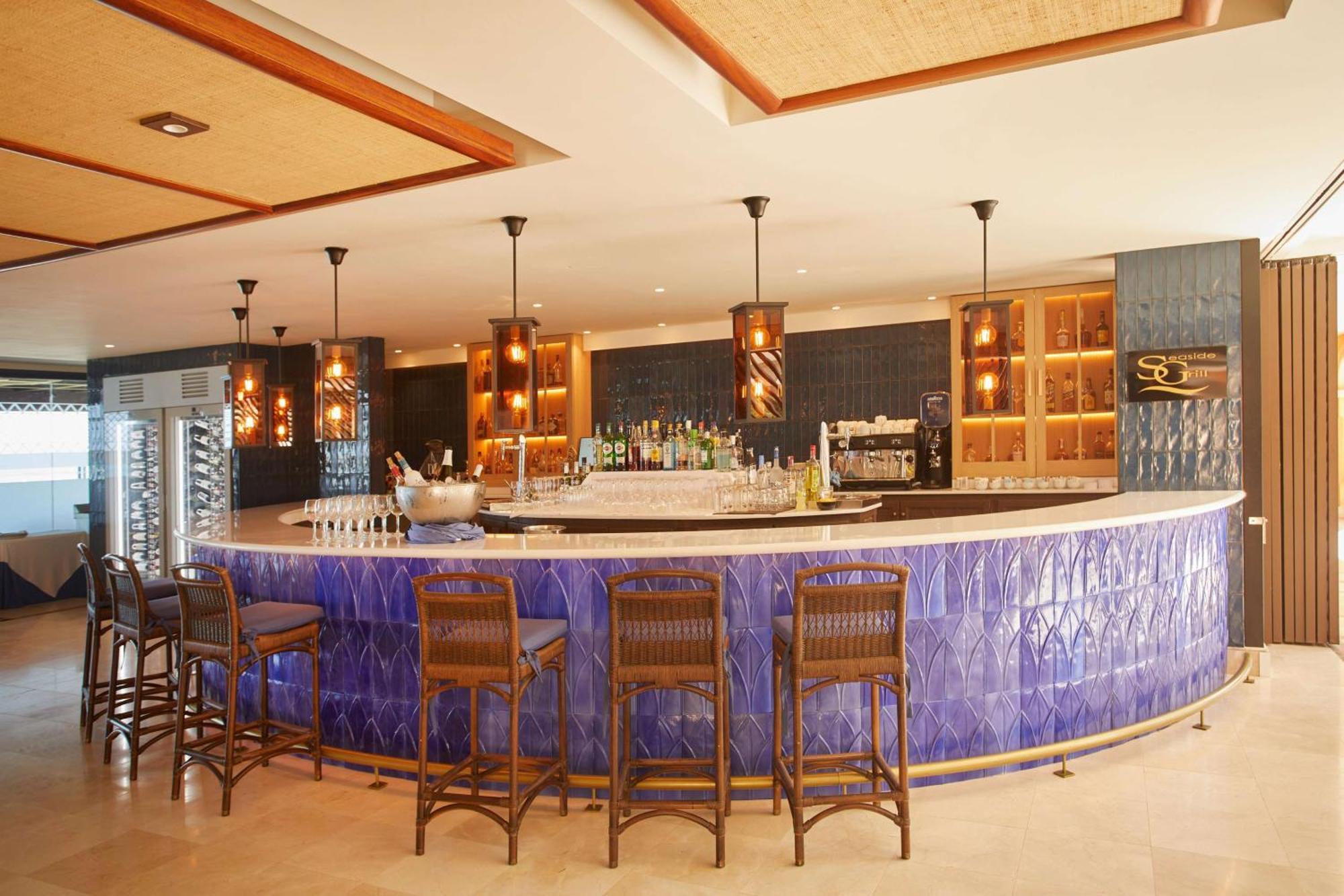 Secrets Bahia Real Resort & Spa Adults Only Corralejo Esterno foto The bar at the hotel