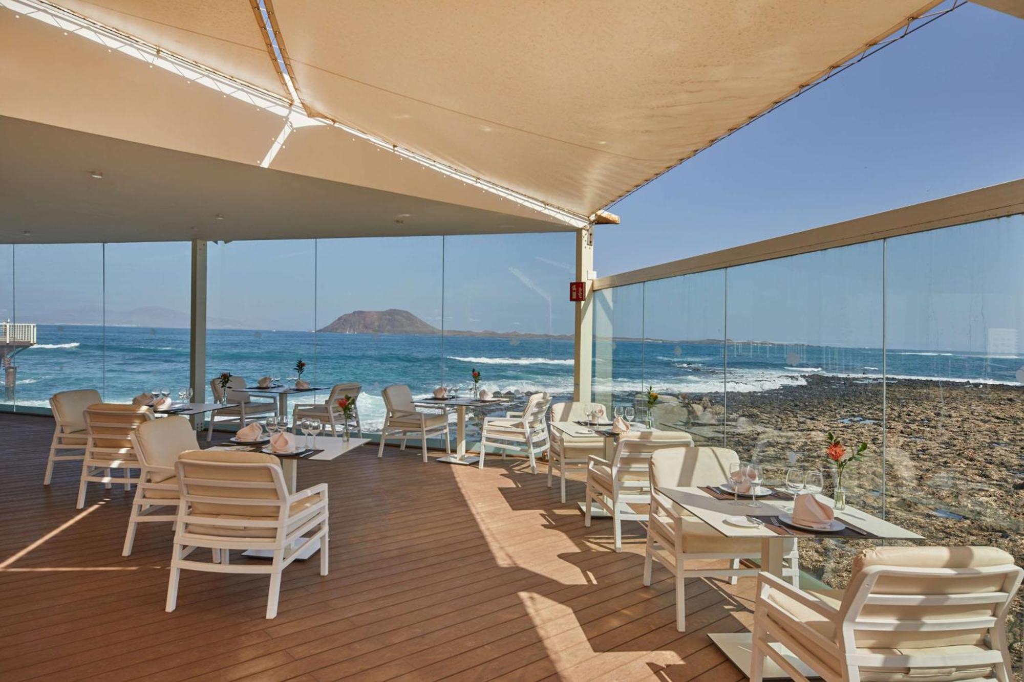 Secrets Bahia Real Resort & Spa Adults Only Corralejo Esterno foto Restaurant at the hotel