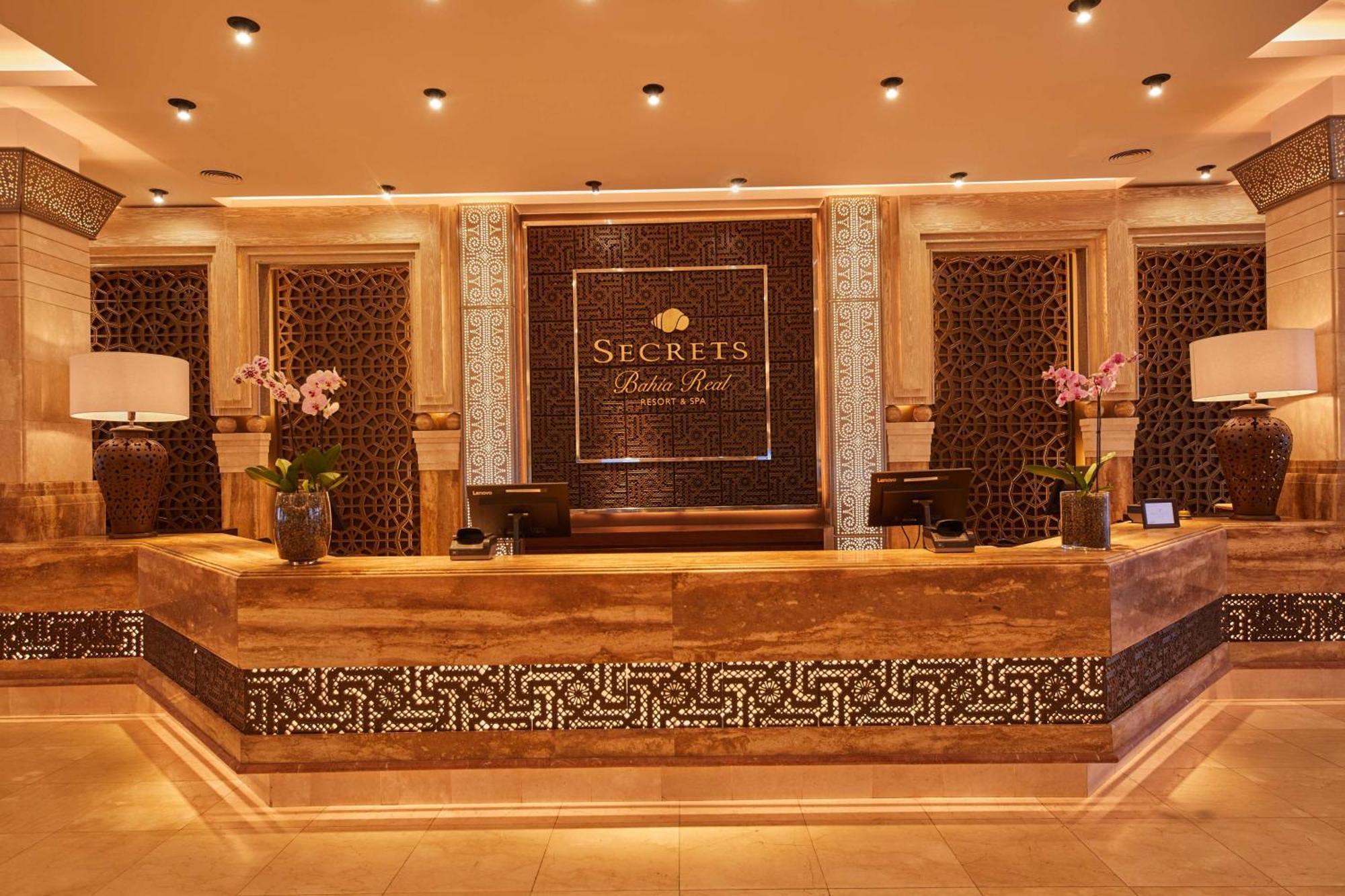 Secrets Bahia Real Resort & Spa Adults Only Corralejo Esterno foto Secrets Royal Beach Punta Cana lobby