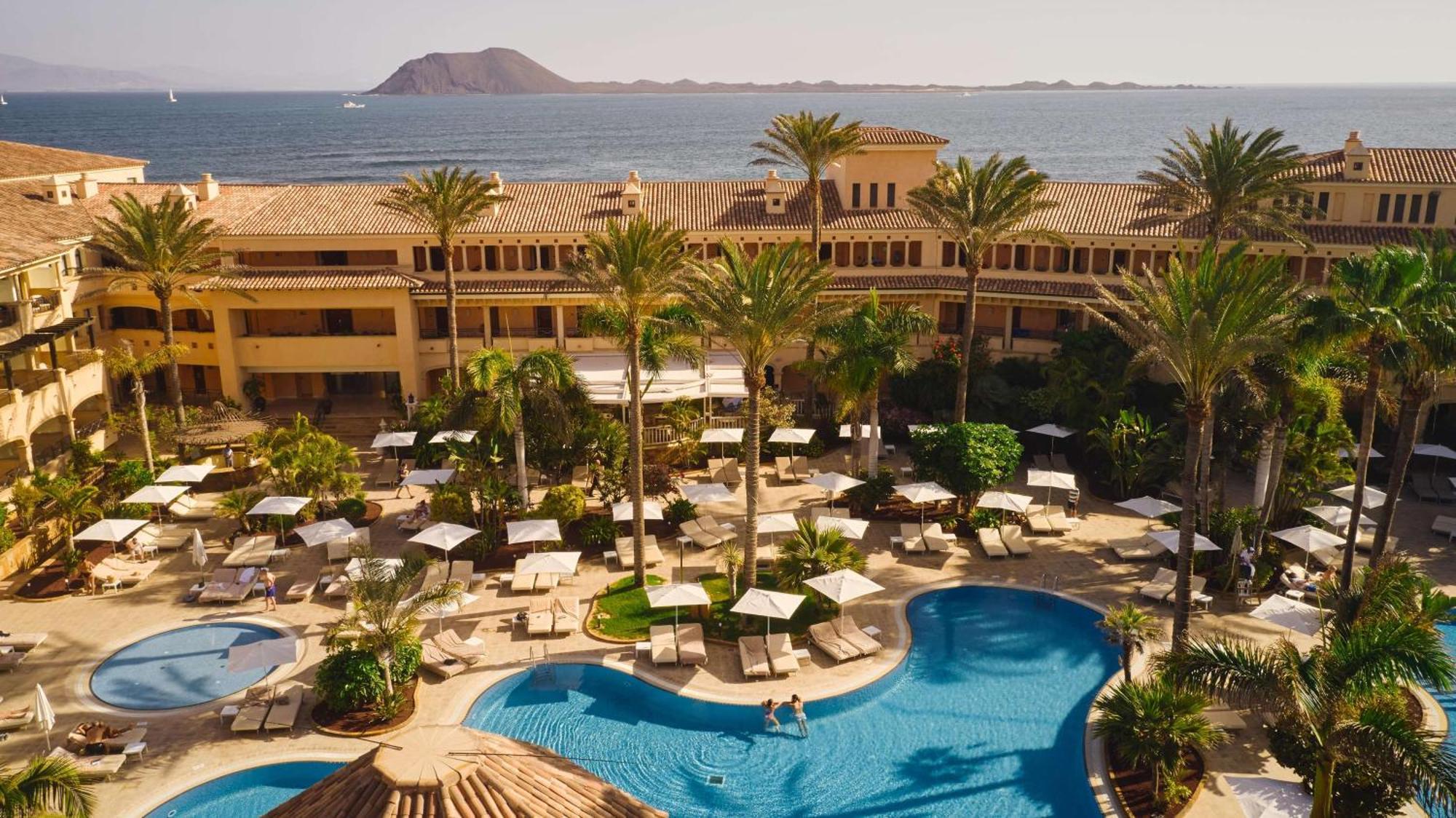 Secrets Bahia Real Resort & Spa Adults Only Corralejo Esterno foto The resort's pool area