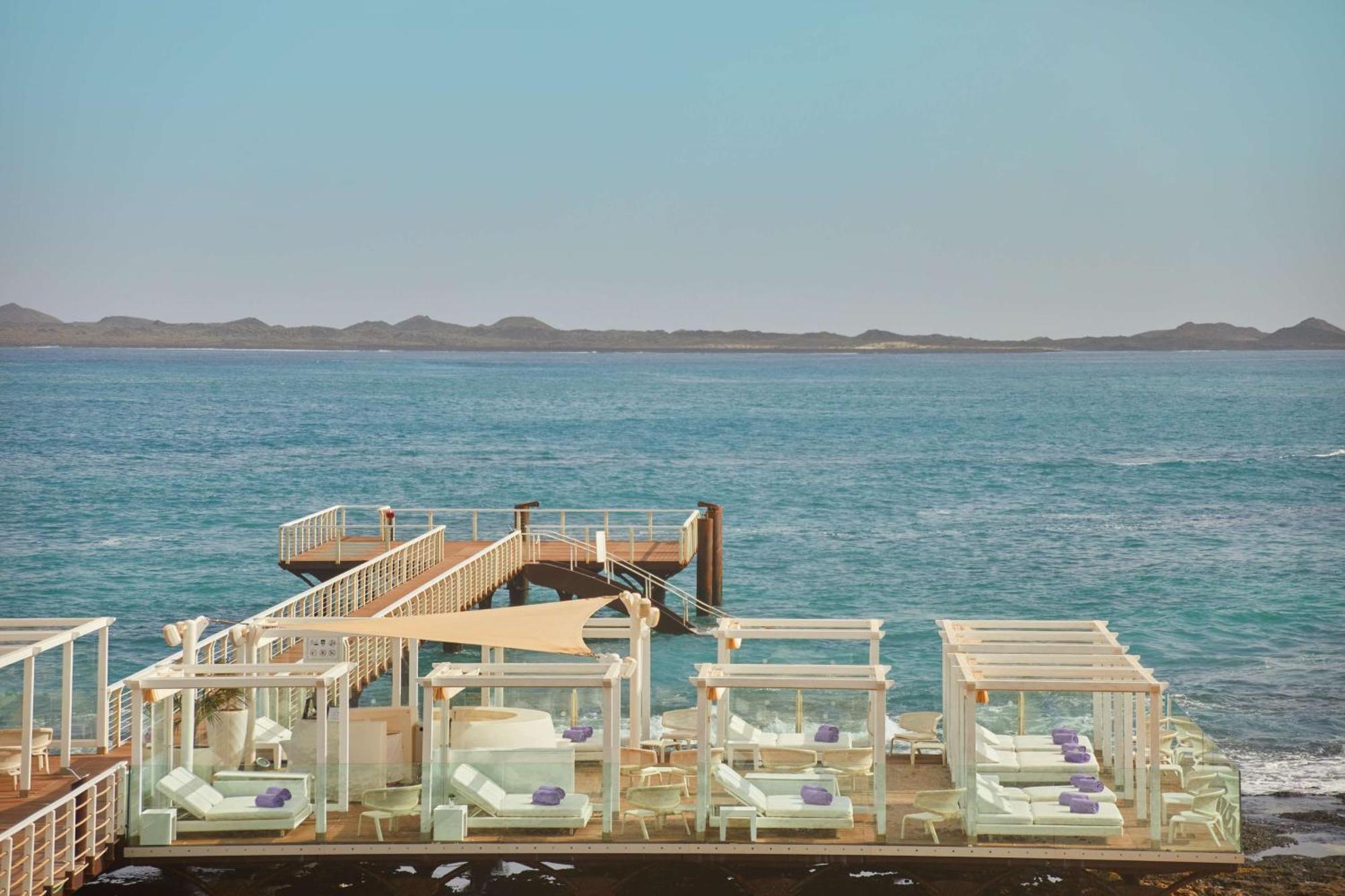 Secrets Bahia Real Resort & Spa Adults Only Corralejo Esterno foto The pier at the resort